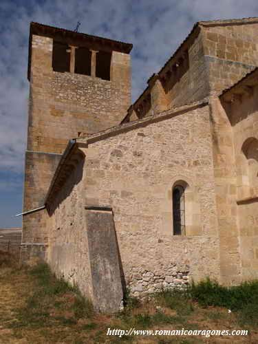 AÑADIDO AL LADO SUR DEL TEMPLO, DESDE LA CABECERA